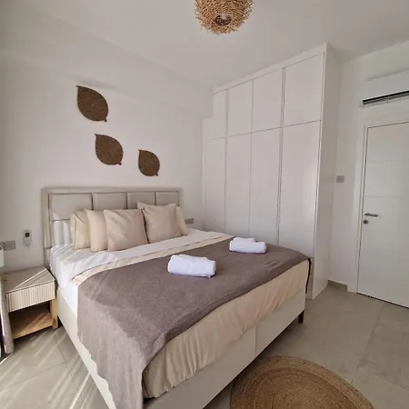 Kantara Olivia Aglantzia